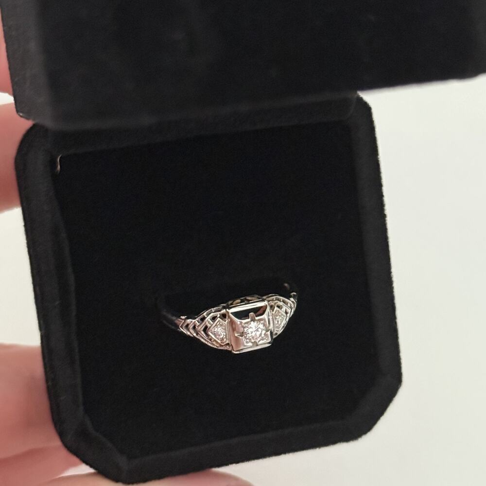 Vintage Art Deco 18K White Gold Diamond 3 Stone Filigree Band Ring Size 6.75 - Picture 10 of 16